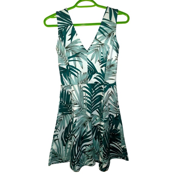 H&M Tropical Palm Leaf Print Fit & Flare V-Neck Mini Dress Sz XS - Picture 2 of 2